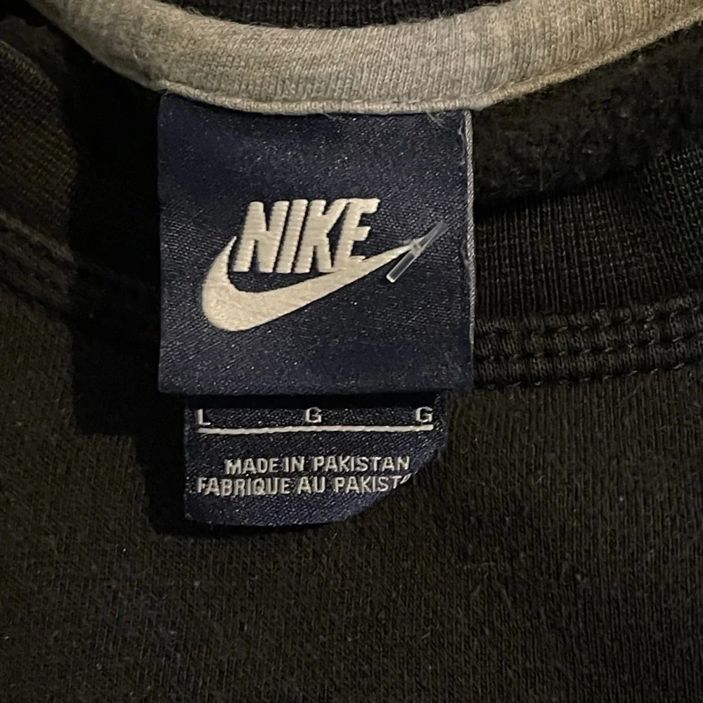 Nike Sweatshirt Men Large Black Crewneck Embroidered Mini Swoosh Fleece Pullover